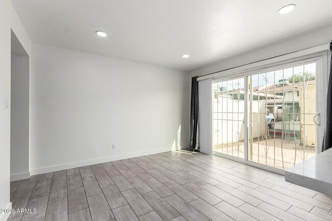 Building Photo - 1586 West Campbell Ave