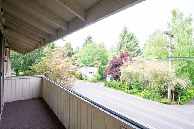 Building Photo - Spacious Top Flr 2Bdr Flat, W/D Hk-Up, D/W, Tons of Storage, Balcony!