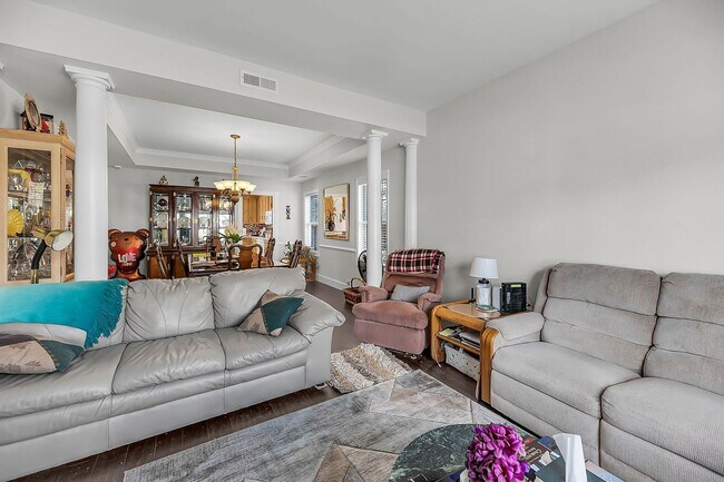 Building Photo - Spacious & Well-Maintained Home for Rent in North Charleston