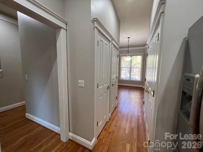 Building Photo - 8523 Lindholm Dr