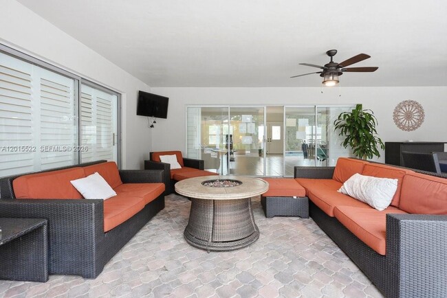 Building Photo - 16530 Lake Tree Dr