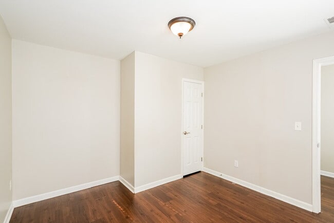 Building Photo - 724 Maylene Dr