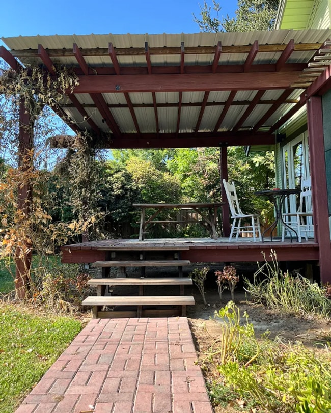 Building Photo - Charming 3-Bedroom Home in the Heart of th...