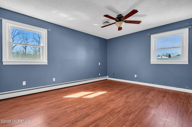 Building Photo - 1094 June Ct