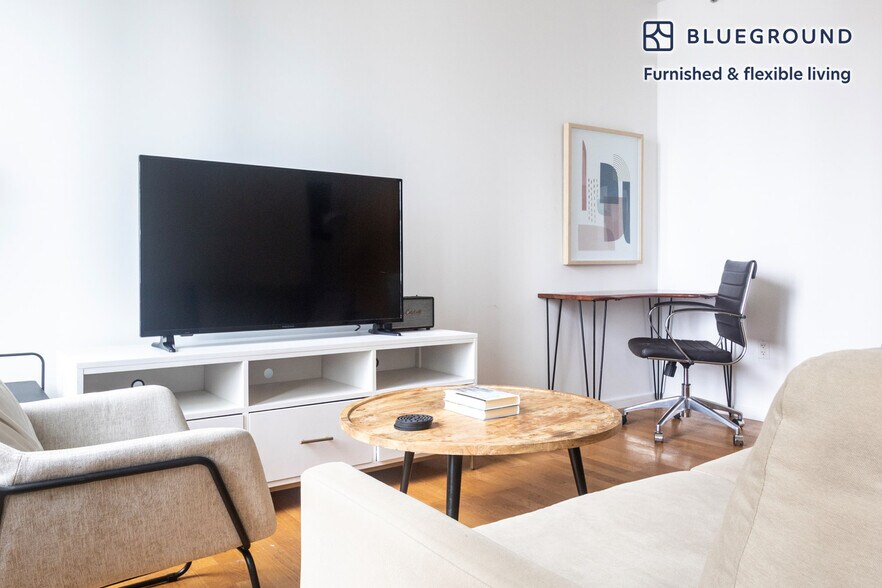 Building Photo - 635 W 42nd St