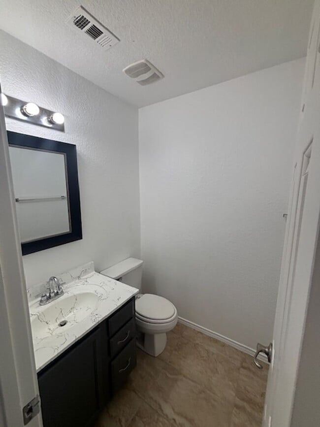 Building Photo - Move-In Ready 4-Bedroom Home with New Floors and Fresh Paint!