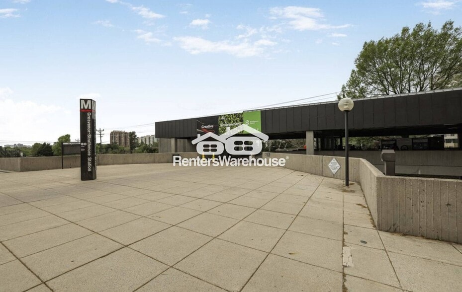 Building Photo - 10613 Montrose Ave
