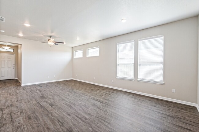 Building Photo - 1204 Grand Oak Trail