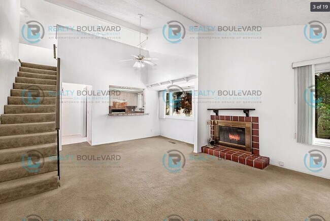 Building Photo - This stunning two-bedroom, two-bathroom to...