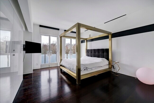 Building Photo - 2200 Harvard St