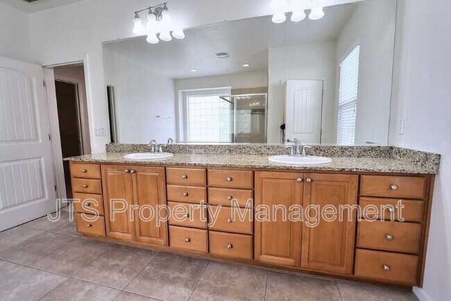 Building Photo - 2889 Market St