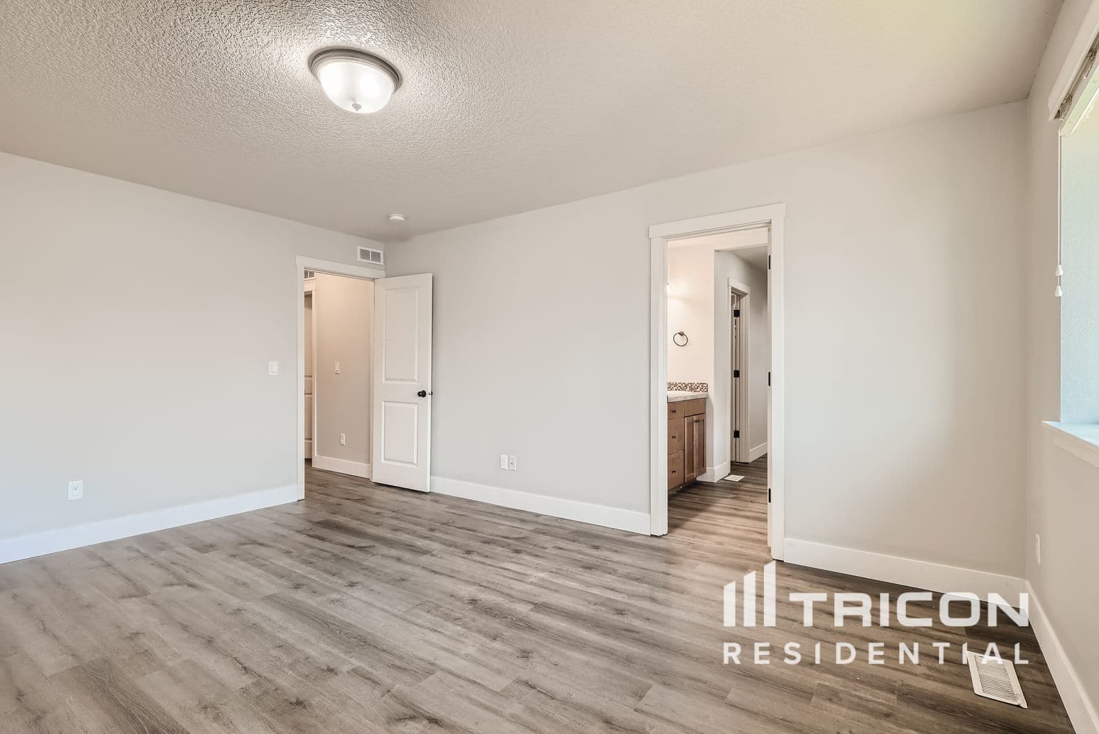 Building Photo - 10106 NE 144th Ct