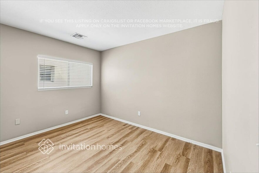 Building Photo - 3035 E Santa Rosa Dr