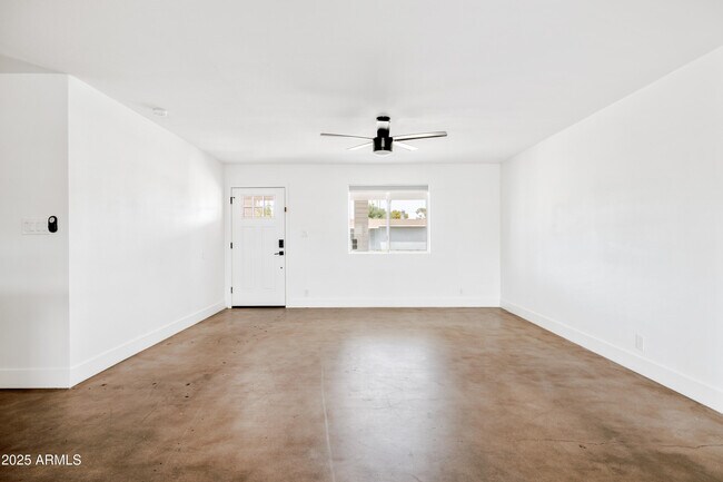 Building Photo - 1303 W 9th St