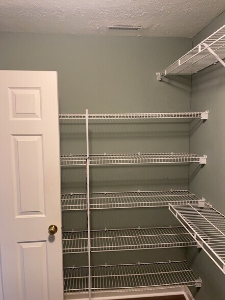 Building Photo - 2898 Andover Cir