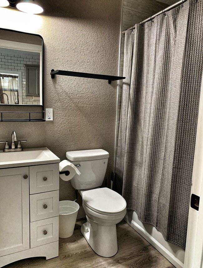 Building Photo - Renovated Studio in Downtown Sacramento! O...