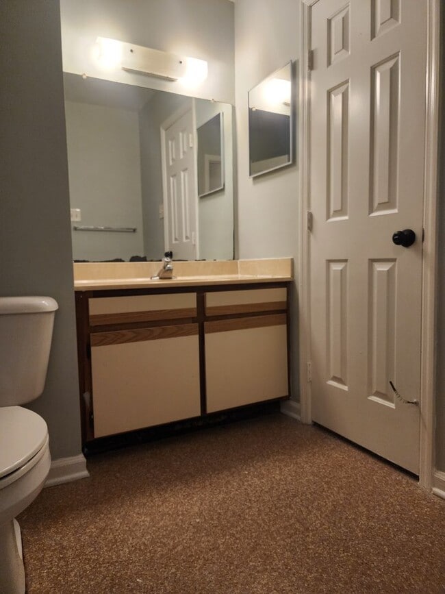 Building Photo - 2bd/2ba Townhome in Georgetown with walk i...