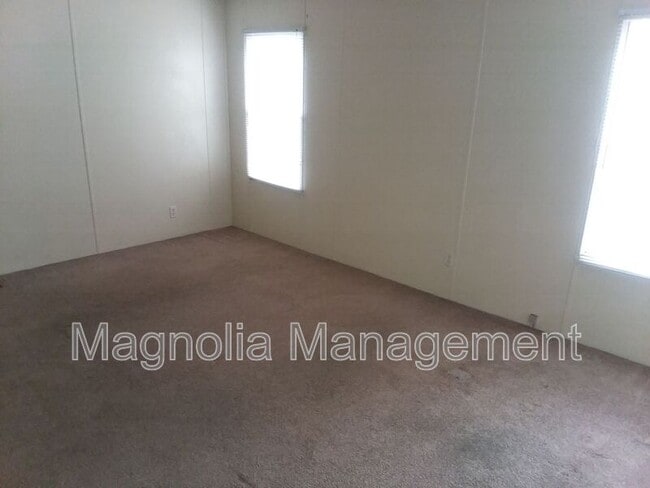 Building Photo - 68 Jamel Ln