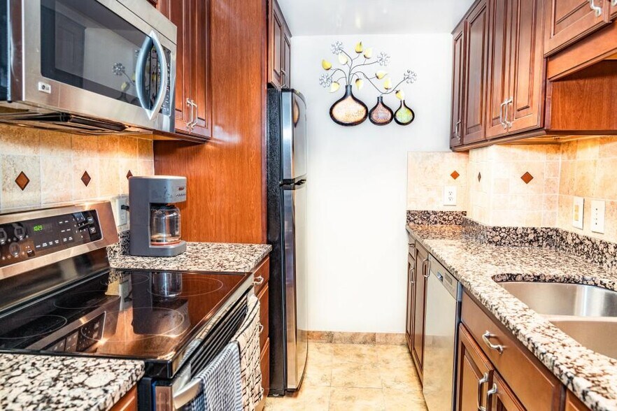 Building Photo - 1280 W Peachtree St NW