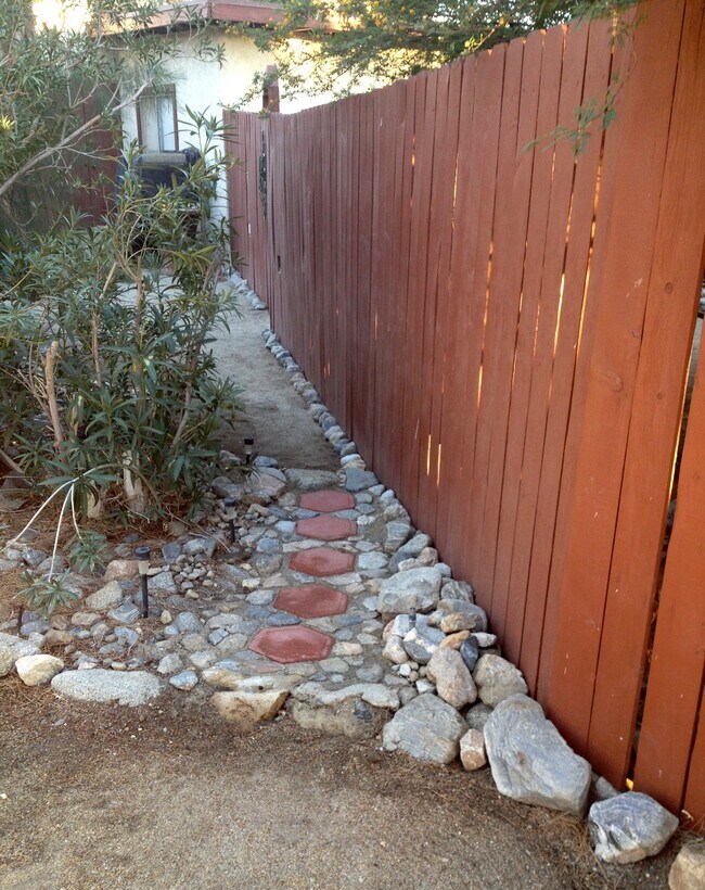 private entrance pathway - 21900 Penny Ln