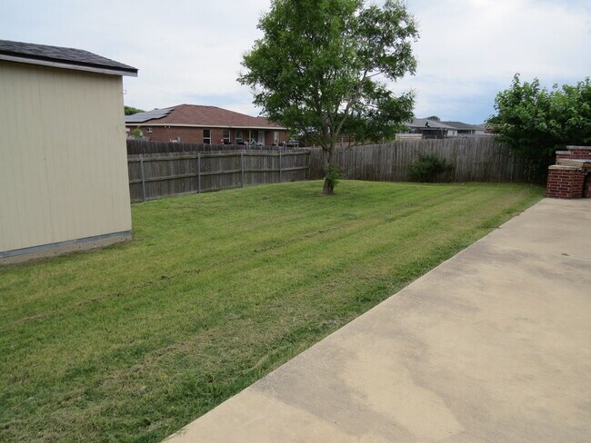 Building Photo - "Spacious 4-Bedroom Retreat with 2 Baths in Prime Killeen Location – 1,590 Sq Ft of Comfort!"