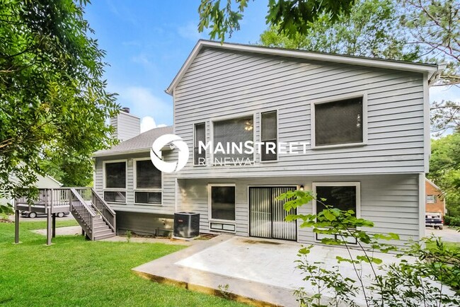 Building Photo - 587 Farmbrook Trail NE