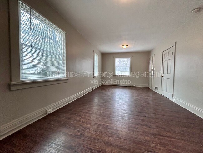 Building Photo - 1126 Holt St