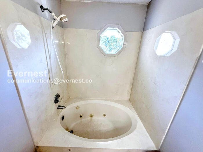 Building Photo - 713 Carr Ave