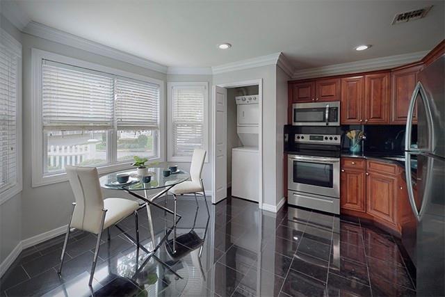 Building Photo - 756 Bevelander Pl