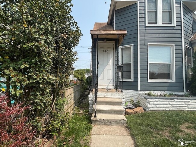Primary Photo - 240 Ford Ave