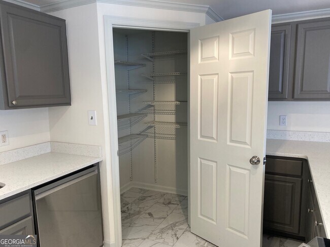 Building Photo - 487 Morgan Mill Rd