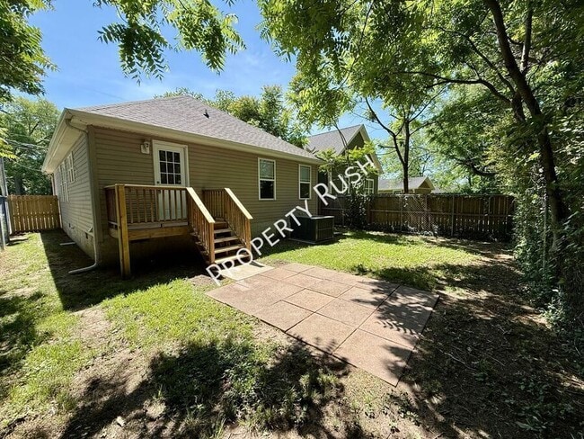 Building Photo - 709 N Holly St