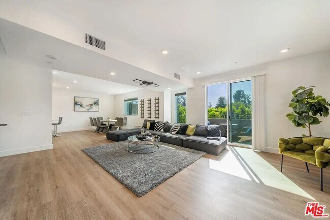 Building Photo - 4637 Laurel Canyon Blvd