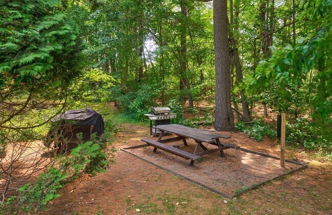 Building Photo - 41 Spencer Rd