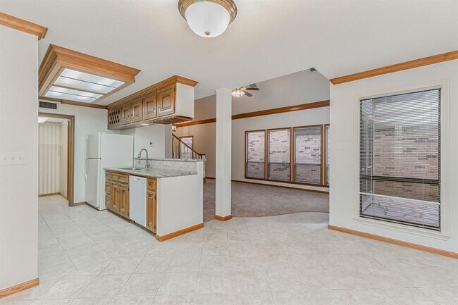 Building Photo - 18242 Vinland Dr
