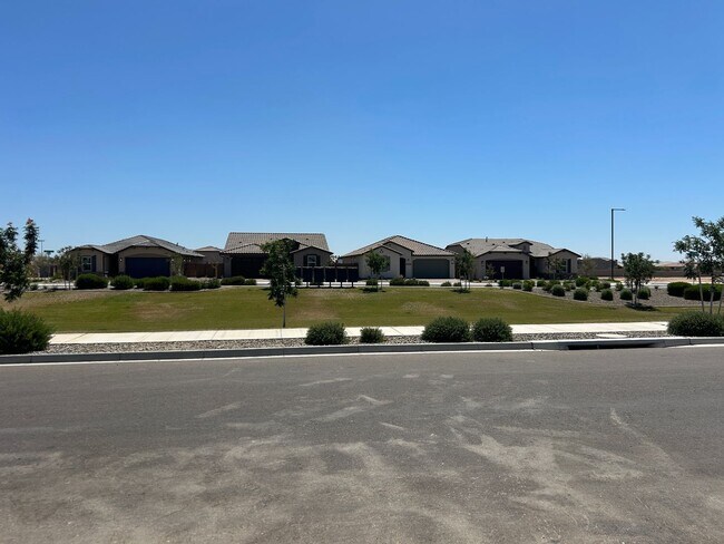 Building Photo - 5974 N 192nd Dr
