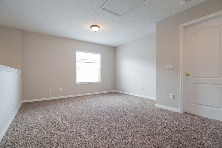 Building Photo - 1725 Portcastle Cir