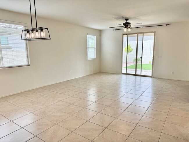 Building Photo - Beautiful 3 Bedroom 2 Bath Single Level Newer Built Home In Litchfield Park! Has Solar!