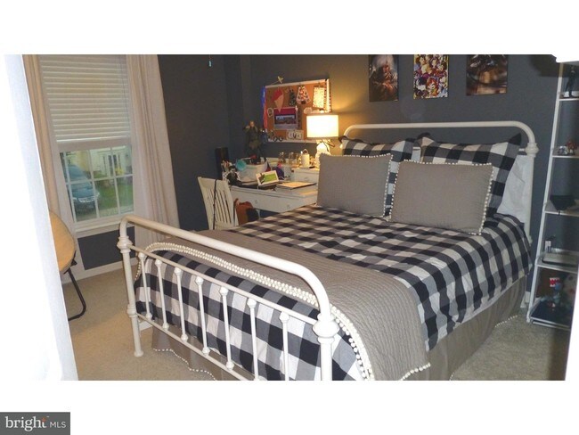 Building Photo - 209 Creekside Dr