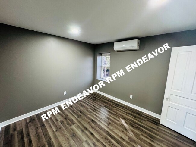 Building Photo - 3230 Pulaski St