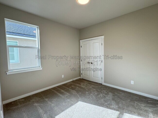 Building Photo - 3592 Stardust St