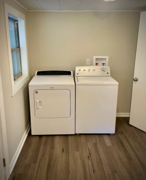 Building Photo - 353 Camelot Dr