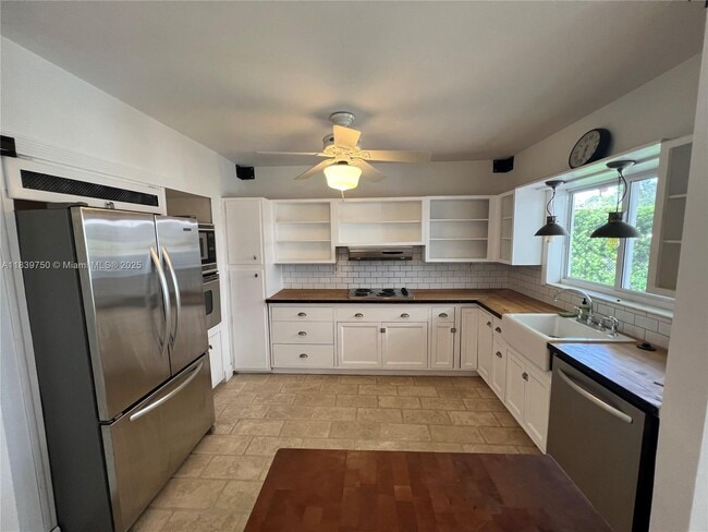 Building Photo - 6501 SW 65th St