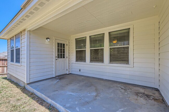 Building Photo - Large one story home on a corner lot locat...