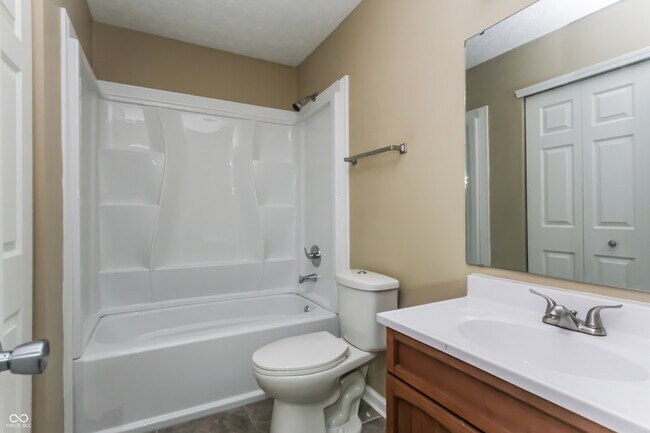 Building Photo - 3338 Montgomery Dr