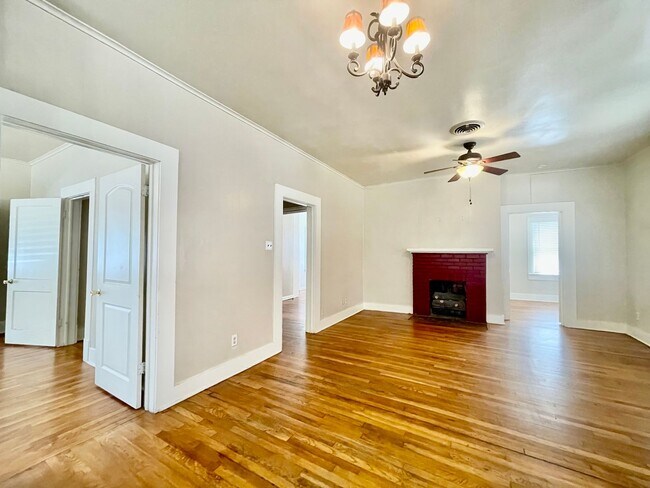 Building Photo - Charming + Convenience - 3 Bedroom, 2 Bathroom Home