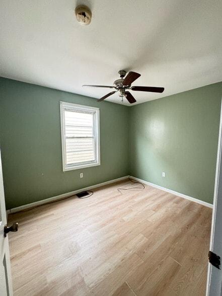 Building Photo - 15 Wales Ave