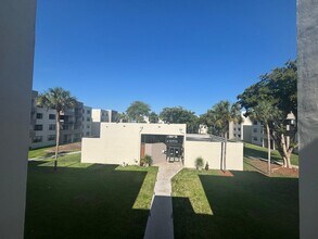 Building Photo - 8000 SW 149th Ave