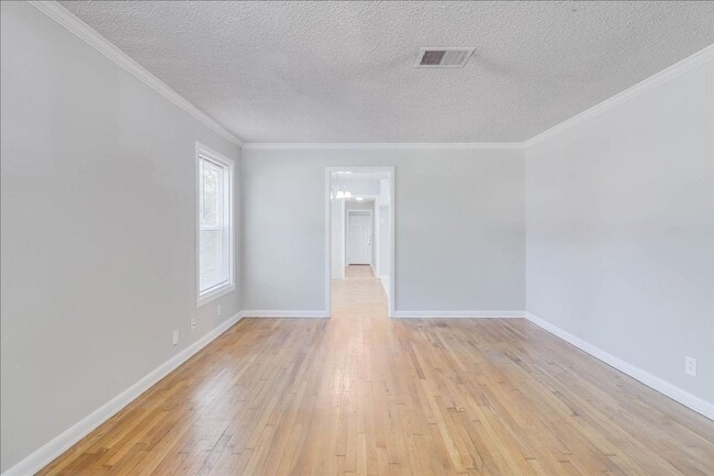 Building Photo - 6046 Hugo Dr