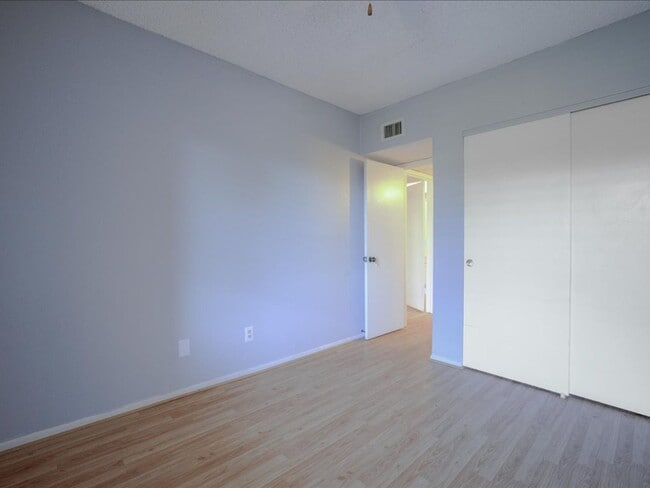 Building Photo - 2 Bedroom 2 Bathroom Retreat with Community Pool & Spa!